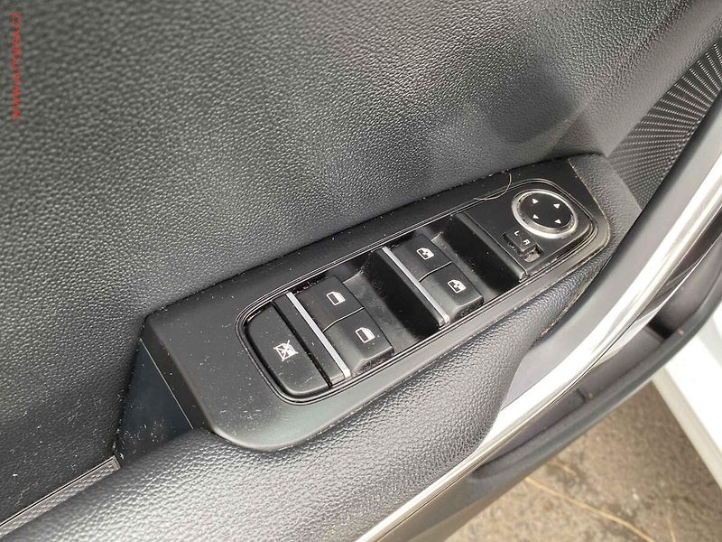 Kia Ceed (2019) 1.4 T-GDi, Vision, navi - fotka 13 z 19