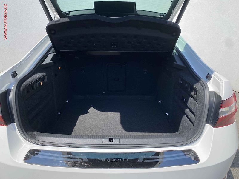 Škoda Superb (2016) 2.0TDi, Style, DSG, bixen - fotka 7 z 19