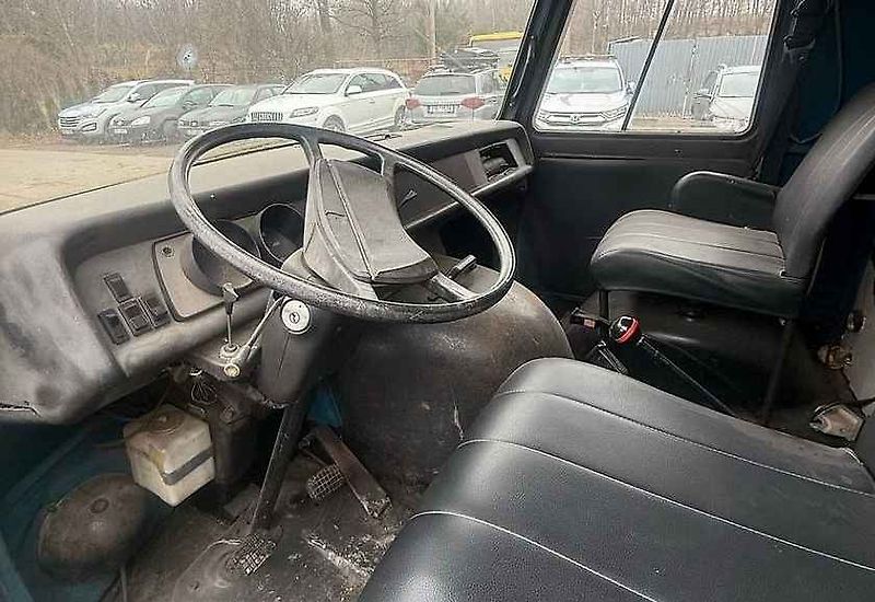 Peugeot J7