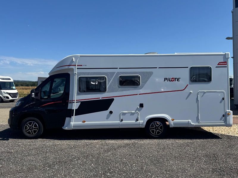 Pilote (2026) P740GJ Expression 8AT LFP 5M - fotka 2 z 34