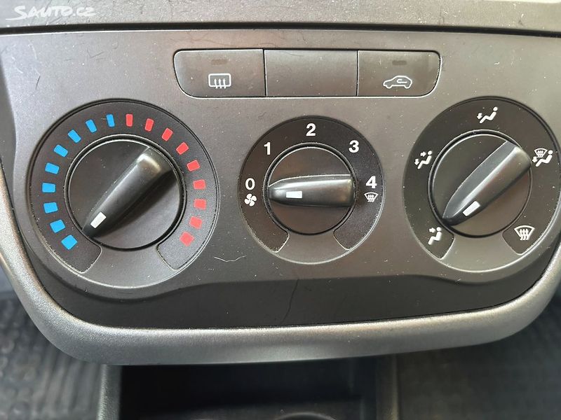Fiat Punto (2009) 1.4i, 57kw Nová STK - fotka 18 z 19
