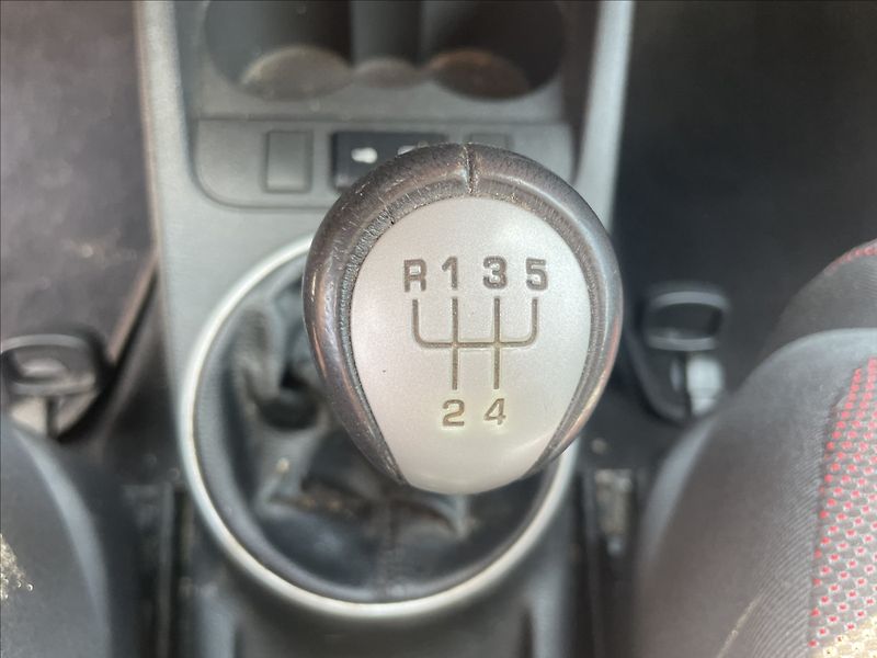 Škoda Fabia 1,6 i 77kw Sportline Klimatron - fotka 16 z 40