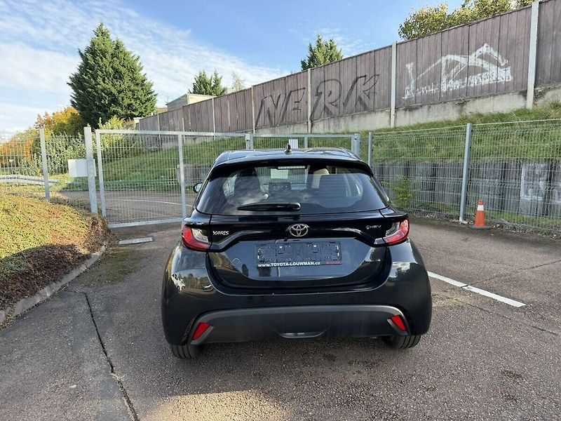 Toyota Yaris 1.5 HEV 116  LIMITED výbava Co - fotka 4 z 7