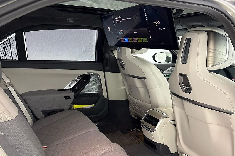 BMW i7 xDrive60 - fotka 12 z 27