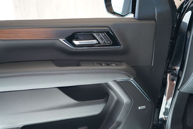 GMC Yukon (2026) Denali 6.2 V8 - fotka 15 z 59