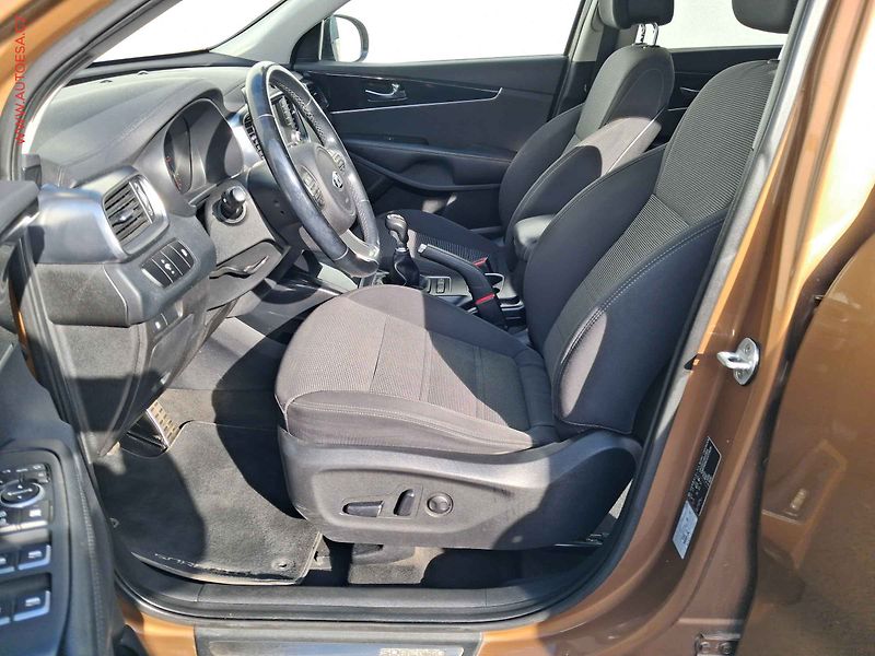 Kia Sorento (2017) 2.2CRDi 4x4, ČR, Navi, xenon - fotka 9 z 20