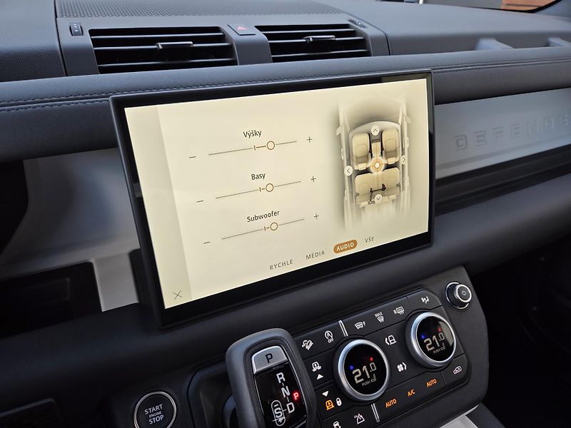 Land Rover Defender (2025) D300 X-DynSE HUD PANO TZ ACC - fotka 33 z 55