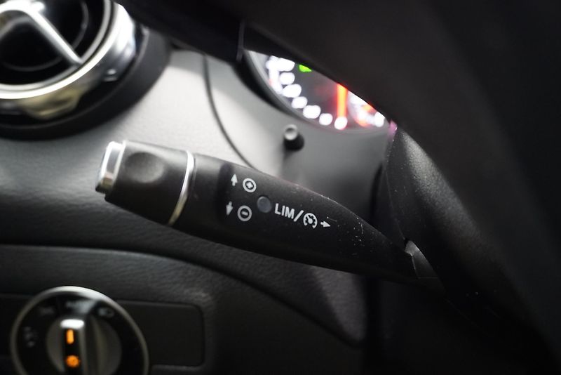 Mercedes-Benz GLA 200 2.2D 100 kW AUTOMAT - fotka 19 z 32