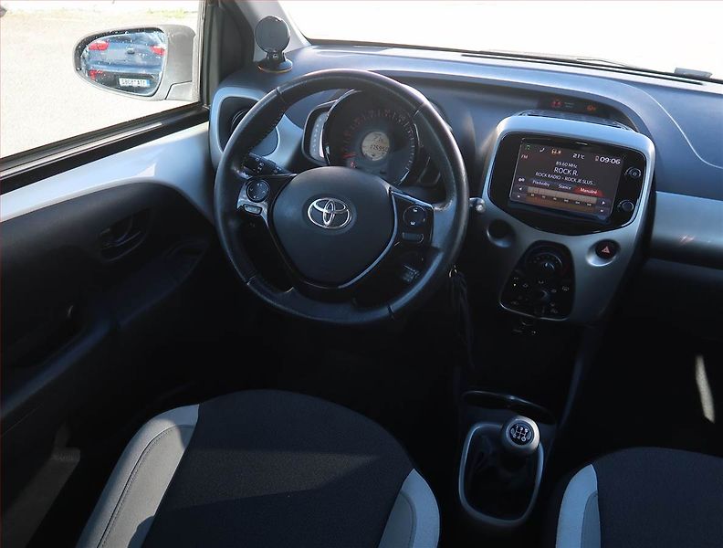 Toyota Aygo (2015) 1.0 VVT-i, Tempomat - fotka 7 z 18