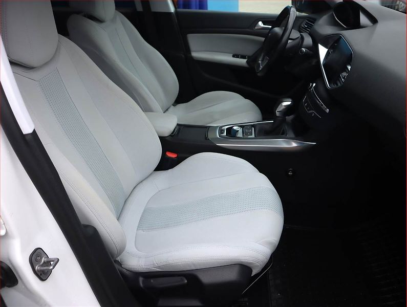 Peugeot 308 (2016) 2.0 BlueHDi, Automat - fotka 9 z 21