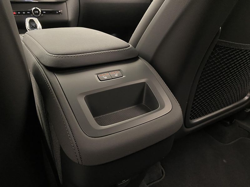 Volvo XC90 (2026) B5 AWD AUT BLACK EDITION PLUS  - fotka 70 z 71