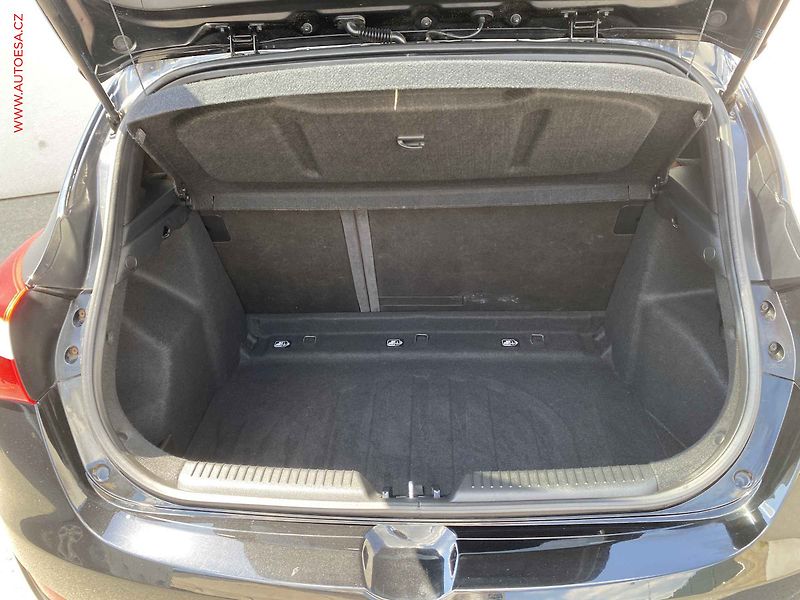 Hyundai i30 (2015) 1.6 GDi - fotka 7 z 16