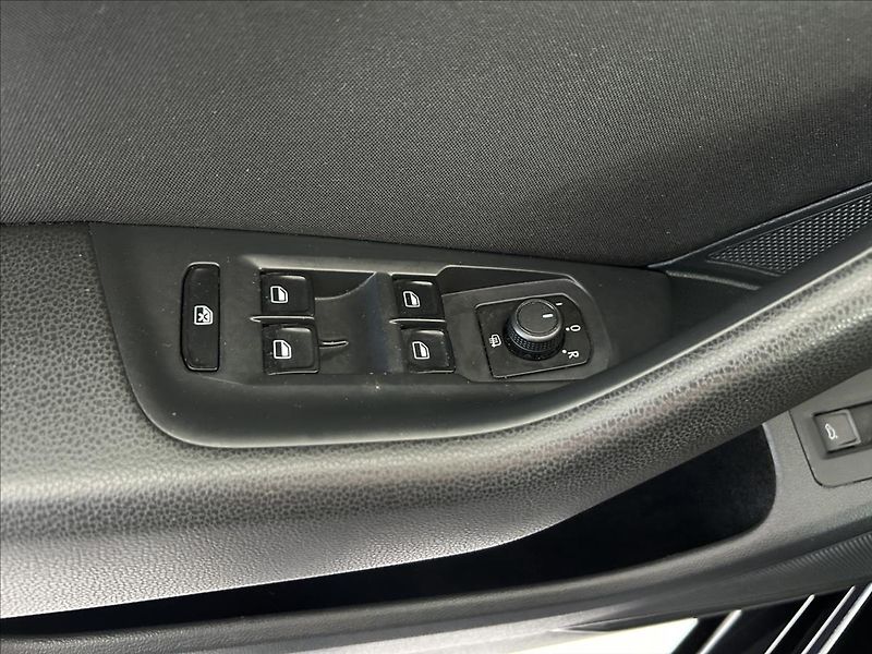 Volkswagen Passat 2,0   TDI 110kW,1.MAJ,SERVISKA - fotka 10 z 24