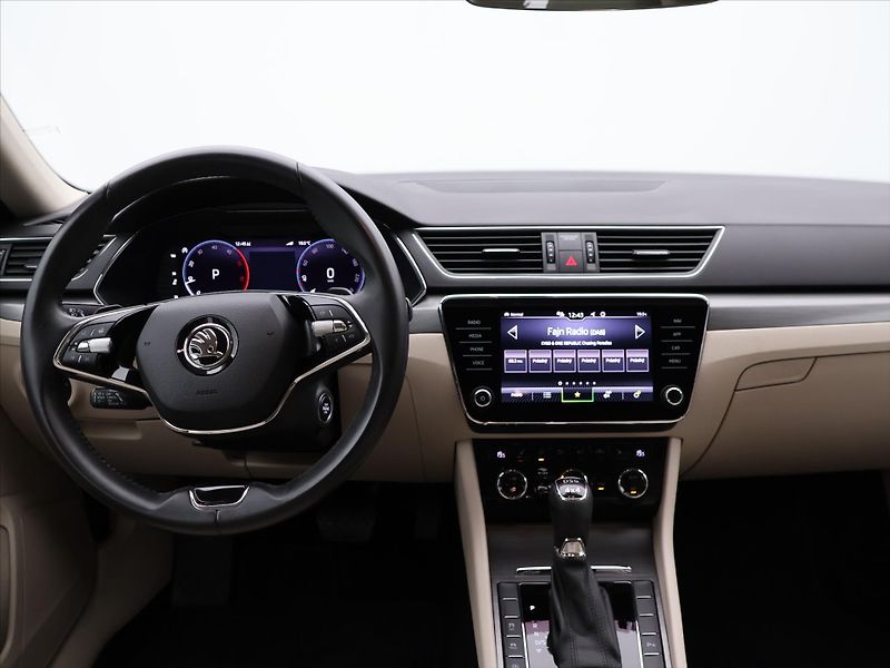 Škoda Superb 2,0 TDI 147kW Style 4x4 Kůže - fotka 27 z 35