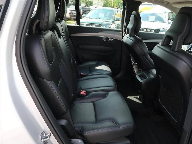 Volvo XC90 2,0 B5,173kW,MomentumPro,1maj - fotka 22 z 29