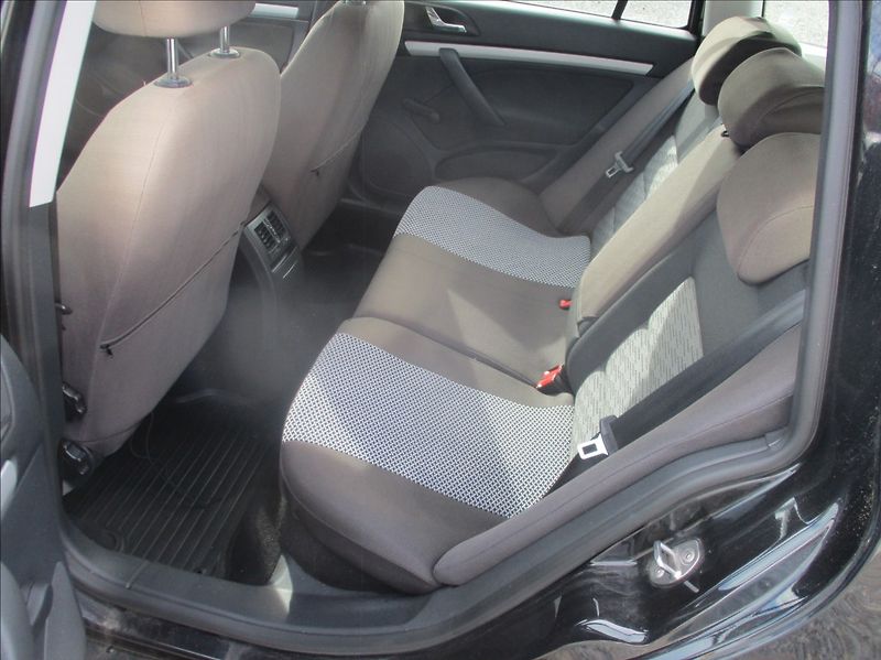 Škoda Octavia 1,6 TDI, aut.klima,Cebia,2.maj - fotka 12 z 23