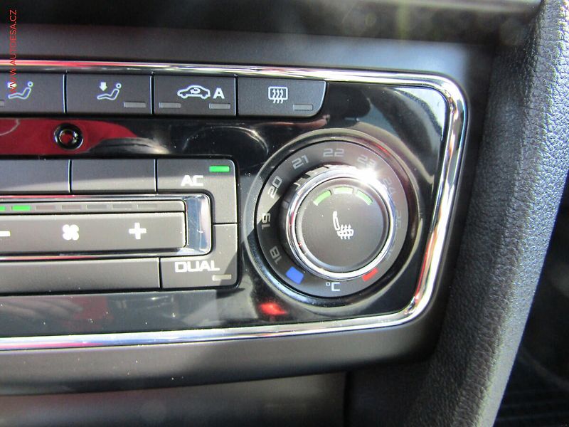 Škoda Superb (2009) 2.0TDi, ČR, Xenon, AC - fotka 17 z 23