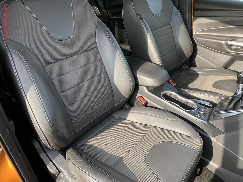 Ford Kuga (2015) 1.5 EB, AC, TZ, park.čidla - fotka 12 z 19