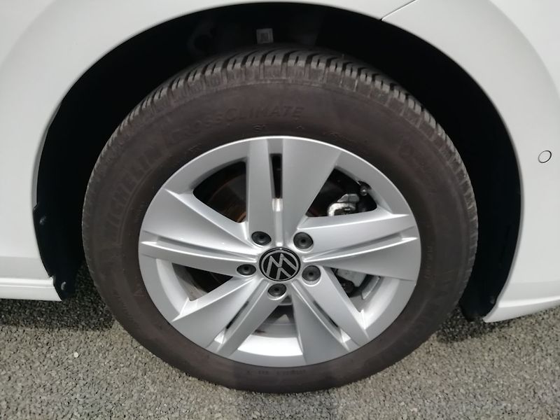 Volkswagen Golf Life Variant 1,5 TSI 96 kW - fotka 18 z 19