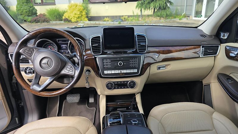 Mercedes-Benz GLS (2016) - fotka 21 z 22