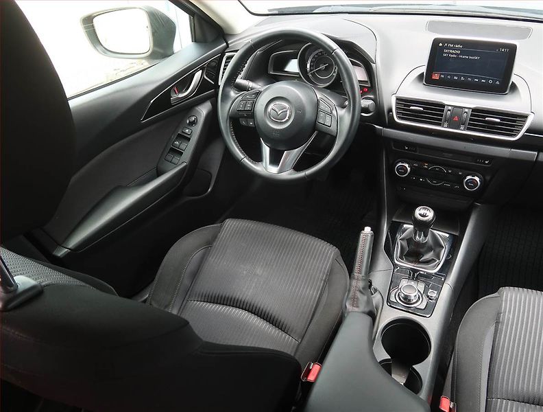 Mazda 3 (2015) 1.5 Skyactiv-G, Xenony - fotka 7 z 18