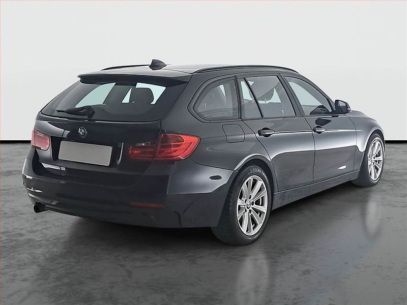 BMW Řada 3 (2013) 318 d, Xenony, Tempomat - fotka 5 z 18