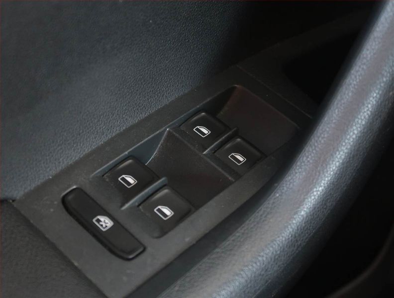 Škoda Octavia (2014) Elegance 1.2 TSI, Serv.kniha - fotka 15 z 19