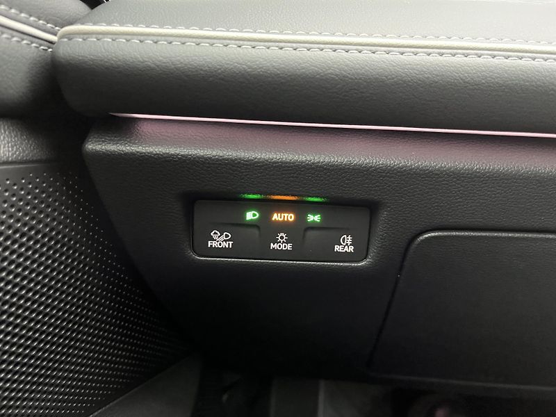 Volkswagen Passat 2.0TSI 150kW ELEGANCE - fotka 17 z 27