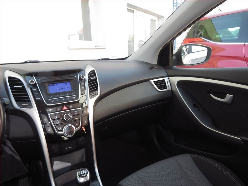 Hyundai i30 (2013) 1.4 CRDi, Tempomat - fotka 8 z 14