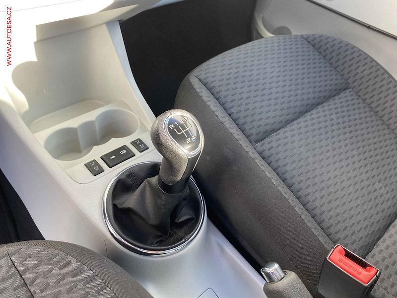 Škoda Fabia (2011) 1.2 TSi, Ambiente, výhřev sed - fotka 16 z 17
