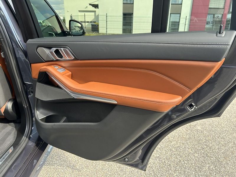 BMW X7 M50D Final Edition 1/100 - fotka 32 z 39