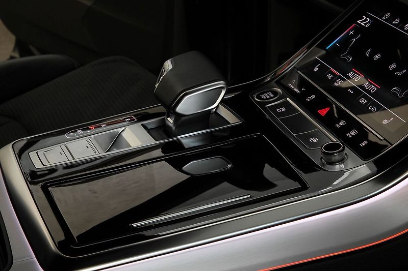 Audi Q7 3.0TDI 210kW S-Line 7míst Weba - fotka 24 z 42