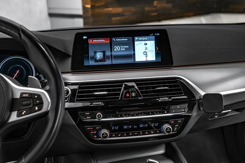 BMW Řada 5 540d Touring xDrive M Sport - fotka 17 z 23
