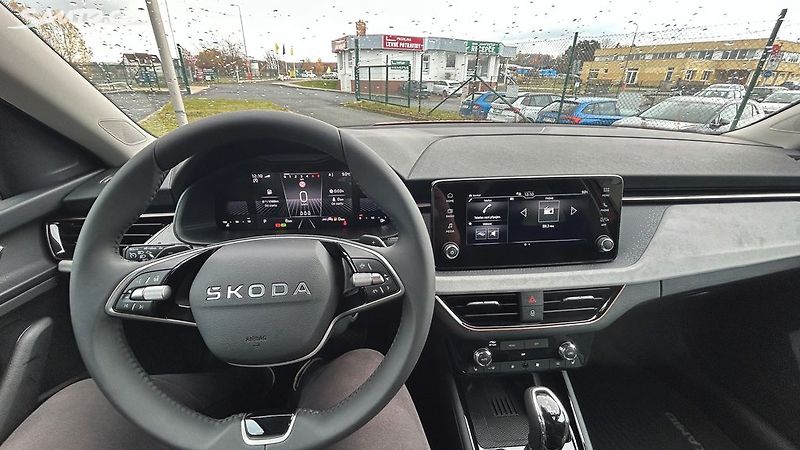 Škoda Kamiq (2025) 1.0TSI DSG Top Selection - fotka 15 z 21