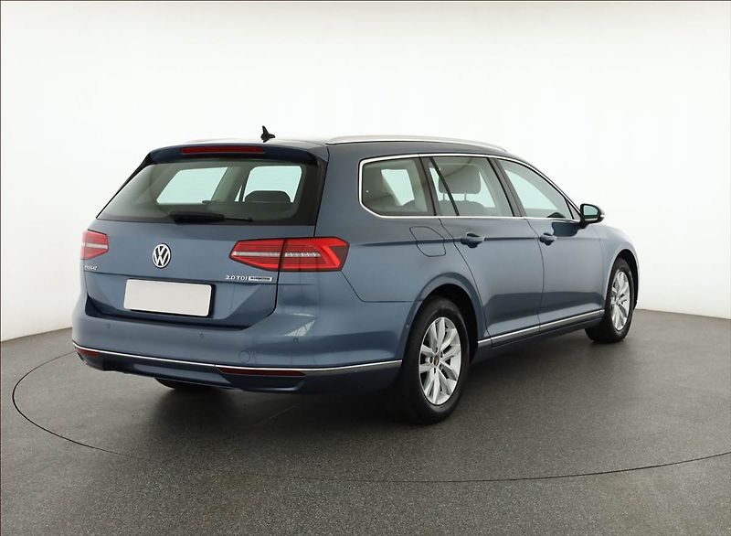 Volkswagen Passat (2015) Highline 2.0 TDI, Navi - fotka 5 z 19