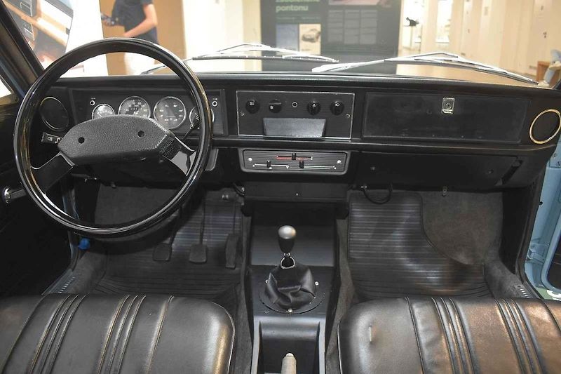 Sedan Škoda 720 je kompletní a provozuschopný