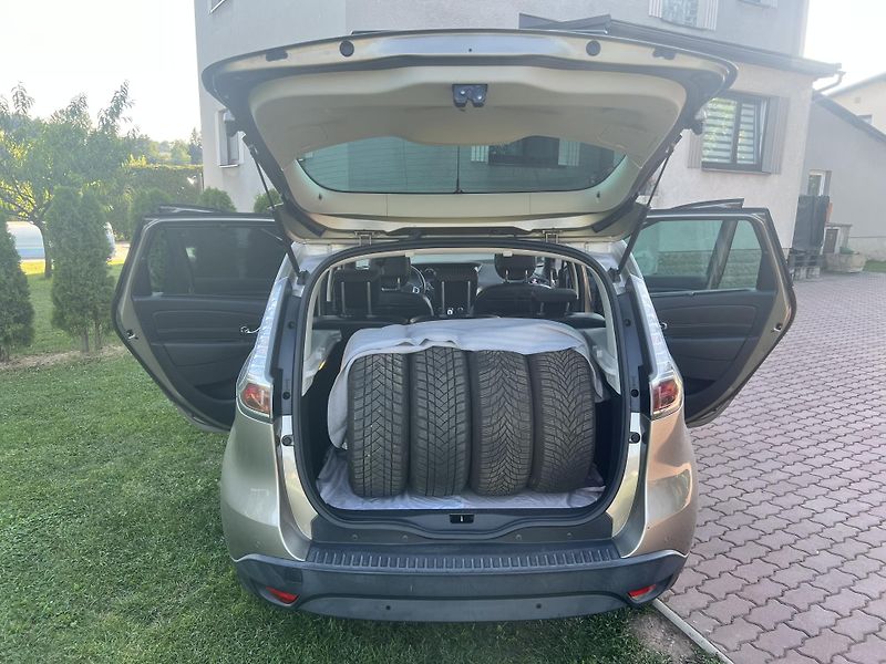 Renault Scénic 1.2TCE 85KW,KůŽE,NAVI,2xKOLA - fotka 28 z 44