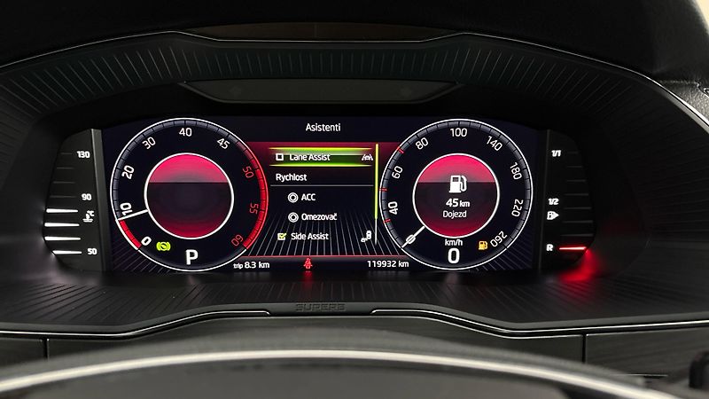 Škoda Superb 2.0 TDI DSG 4x4 Scout Combi - fotka 10 z 35