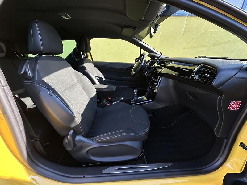 Citroën DS3 (2010) 1.6HDI/68kW * 1.Maj. * KLIMA - fotka 13 z 28