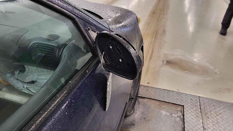 Policisté na autě našli celkem 21 závad, řidiče to stálo zákaz další jízdy, šest bodů a pokutu.