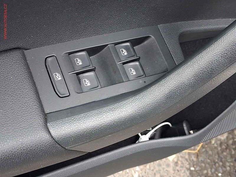 Škoda Octavia (2017) 1.0 TSi, Ambition, AC, park - fotka 11 z 18