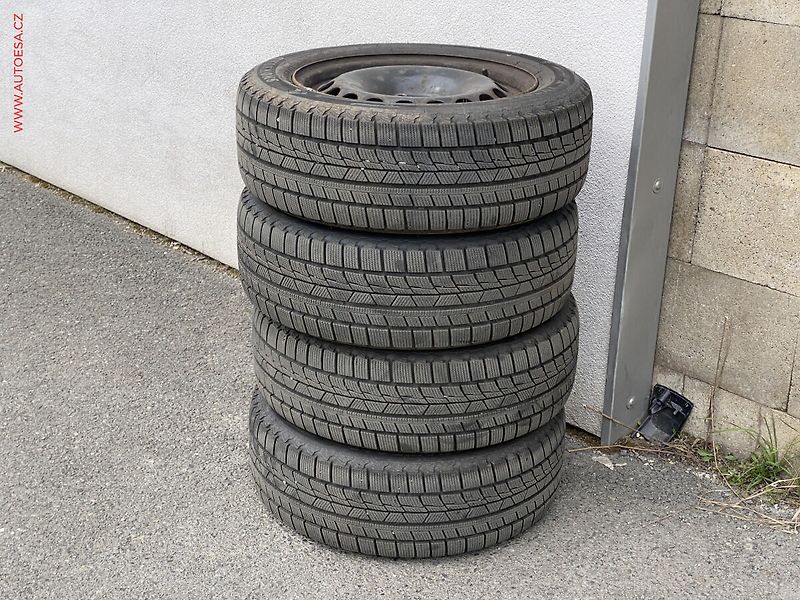 Volkswagen Passat (2013) 2.0 TDi, ČR, Bixen, kamera - fotka 18 z 18