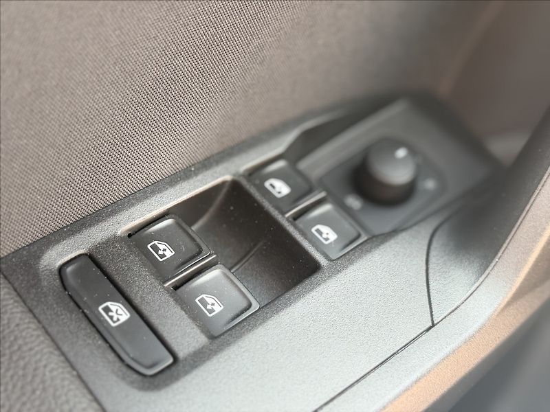 Seat Arona 1,5 FR TSI 37.000Km NAVIGACE - fotka 18 z 28