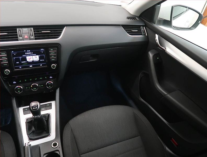 Škoda Octavia (2017) Style Plus 1.6 TDI, 4X4, ČR - fotka 8 z 16