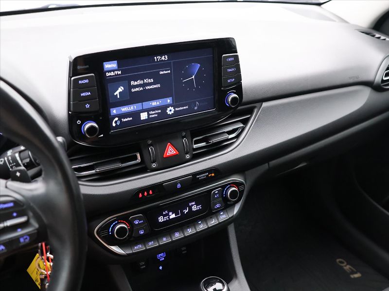 Hyundai i30 1,6 CRDi 85kW Aut. Style CZ - fotka 23 z 36