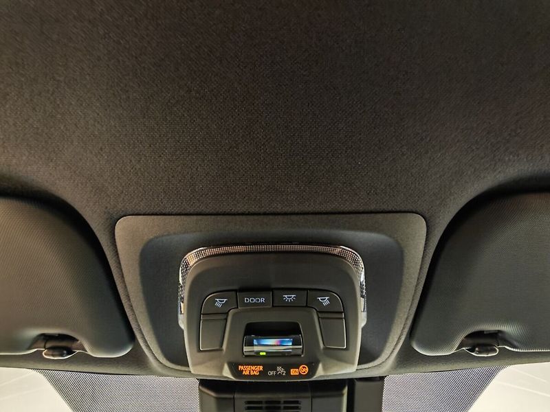 Toyota Corolla 1,8 Hybrid e-CVT Style - fotka 39 z 40