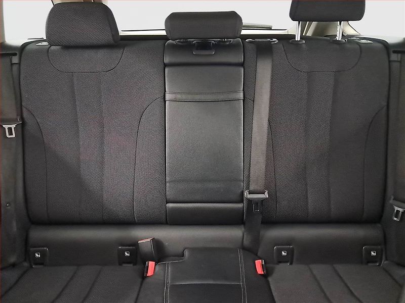 BMW Řada 5 (2017) 520d, Automat, Kůže, Navi - fotka 10 z 26
