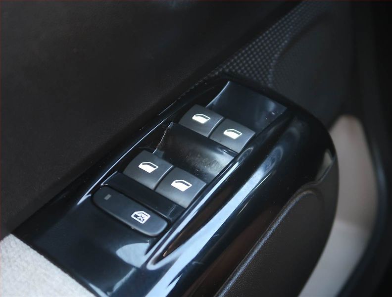Citroën C3 (2018) Shine 1.2 PureTech, Serv.kniha - fotka 15 z 19
