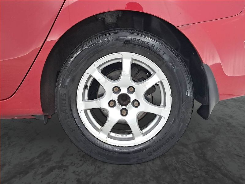 Hyundai i30 (2009) Comfort 1.6 CRDi, nová STK - fotka 14 z 16
