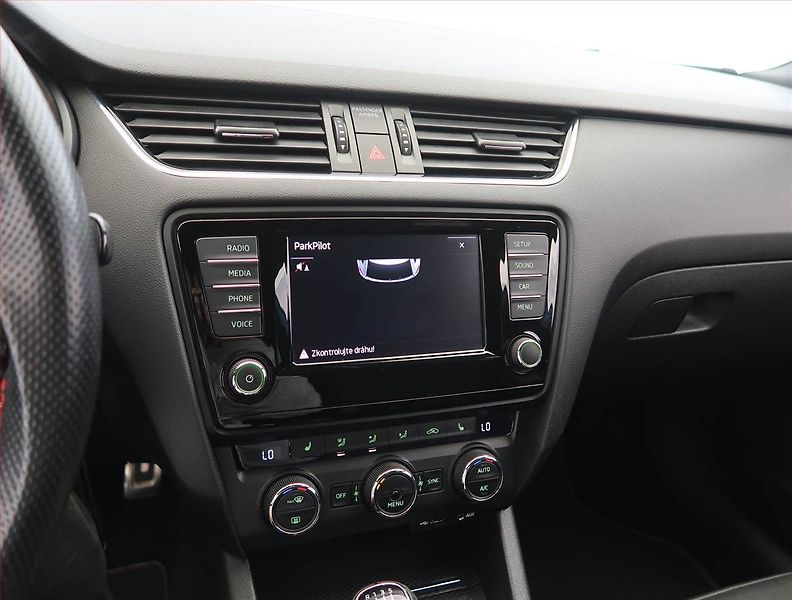Škoda Octavia (2016) RS 2.0 TSI, Kůže, Bi-Xenony - fotka 15 z 25
